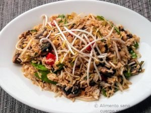 Arroz frito con vegetales