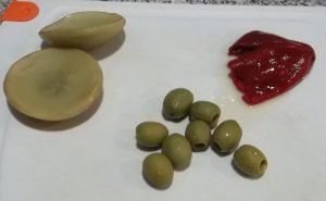 Dip de alcachofa, pimiento y aceituna