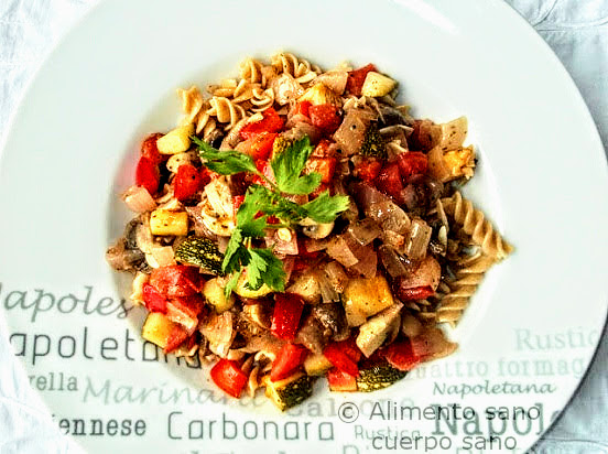 Pasta con verduras salteadas